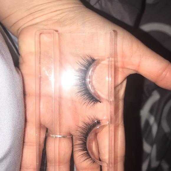 Lashes - Picture 6 of 8